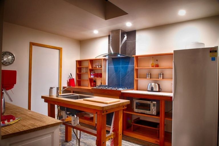 Photo of property in 274 Queens Drive, Lyall Bay, Wellington, 6022