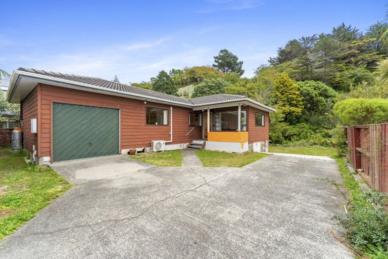 Photo of property in 4a Luckie Street, Tawa, Wellington, 5028