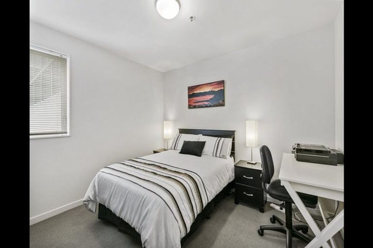 Photo of property in Montreaux Apartments, 9b/164 The Terrace, Wellington Central, Wellington, 6011