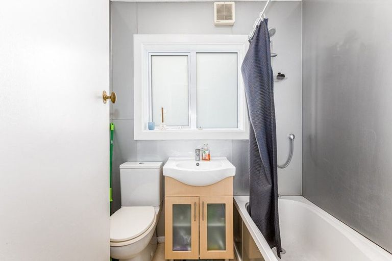 Photo of property in 13b Kim Street, Khandallah, Wellington, 6035