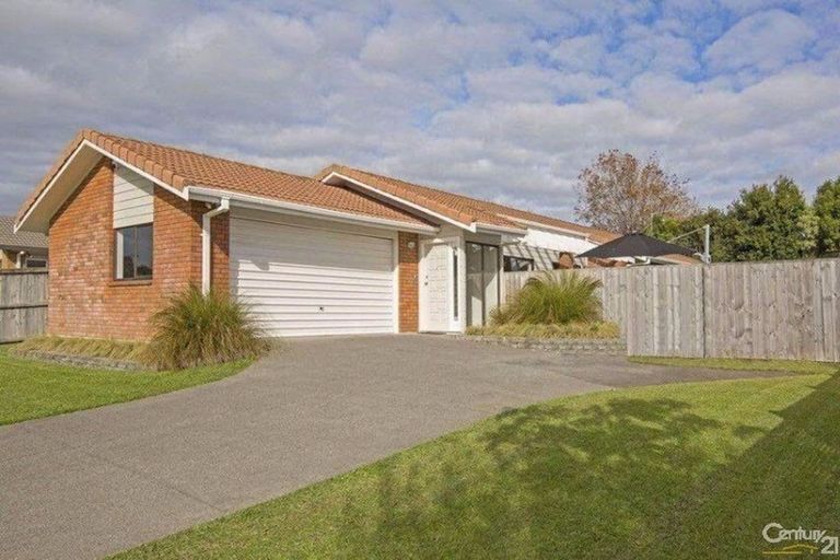 Photo of property in 14 Mirabell Place, Golflands, Auckland, 2013