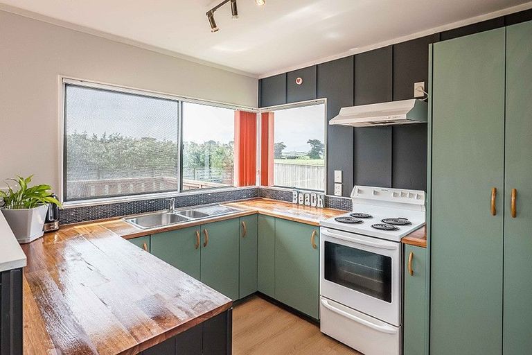 Photo of property in 26 Kitchener Street, Te Horo Beach, Otaki, 5581