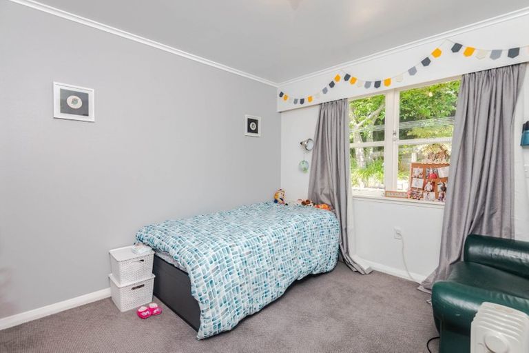 Photo of property in 41 Sunrise Boulevard, Tawa, Wellington, 5028