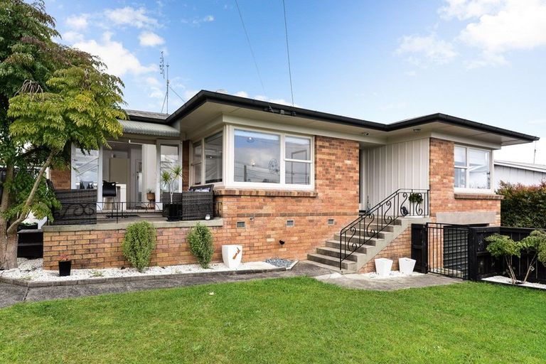 Photo of property in 99 Storey Avenue, Forest Lake, Hamilton, 3200