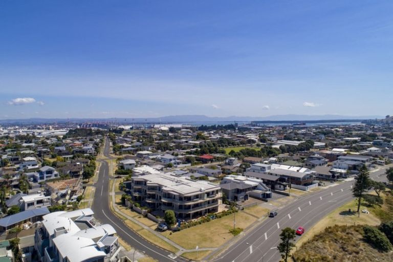 Photo of property in 302/178 Marine Parade, Mount Maunganui, 3116