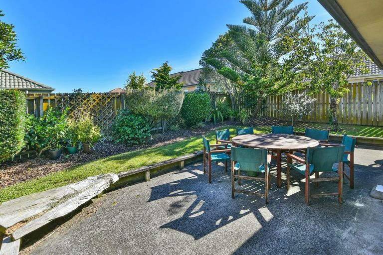 Photo of property in 18 Frank Bunce Grove, Flat Bush, Auckland, 2019