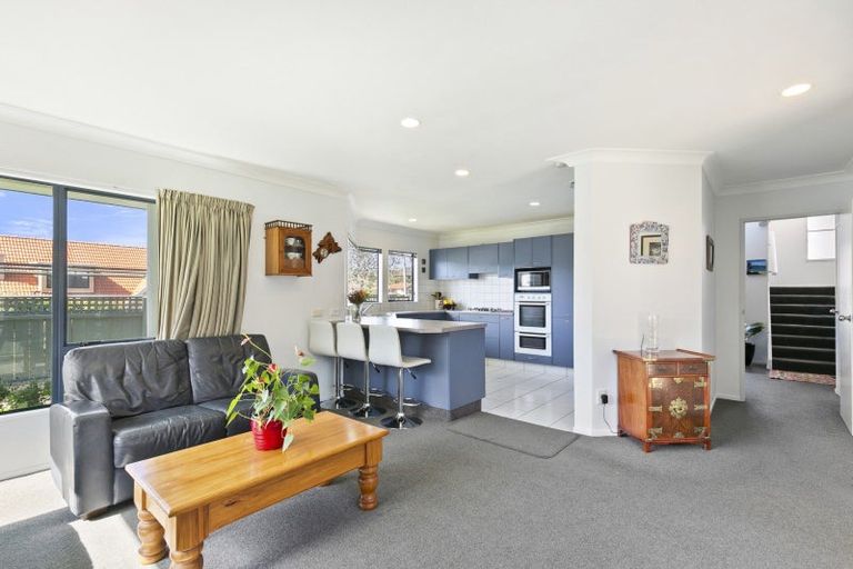 Photo of property in 104 Westchester Drive, Churton Park, Wellington, 6037