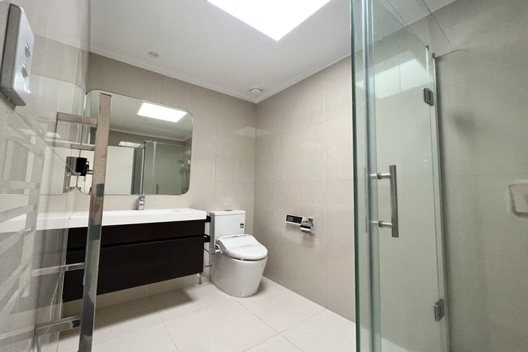 Photo of property in 2a Eastcliffe Road, Castor Bay, Auckland, 0620