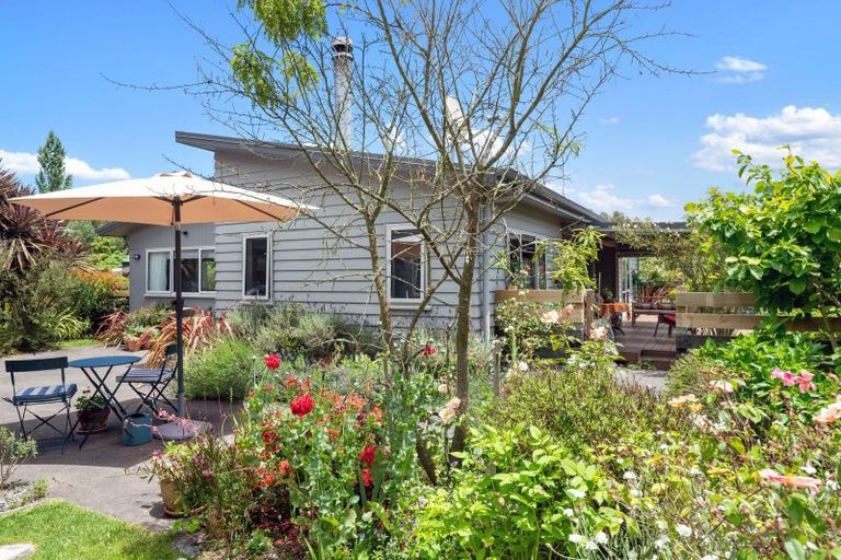 Photo of property in 98 Kinloch Road, Kinloch, Taupo, 3377