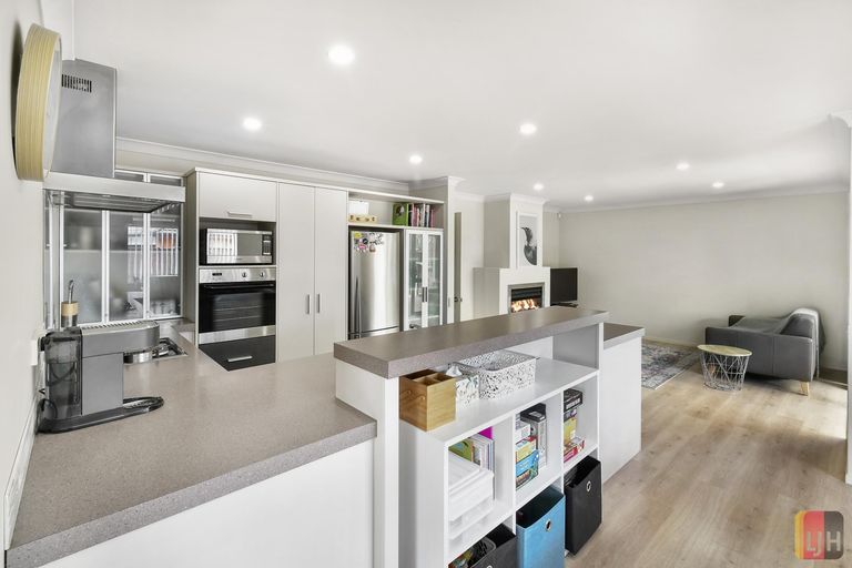 Photo of property in 13 Girvan Terrace, Wattle Downs, Auckland, 2103