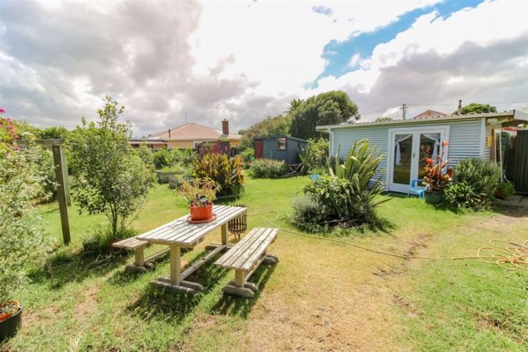 Photo of property in 3 Manuka Street, Castlecliff, Whanganui, 4501