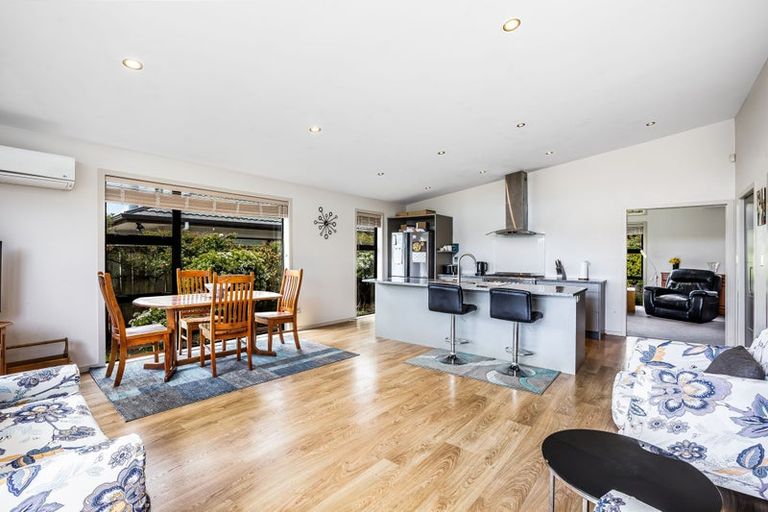 Photo of property in 98 Navigation Drive, Whitby, Porirua, 5024