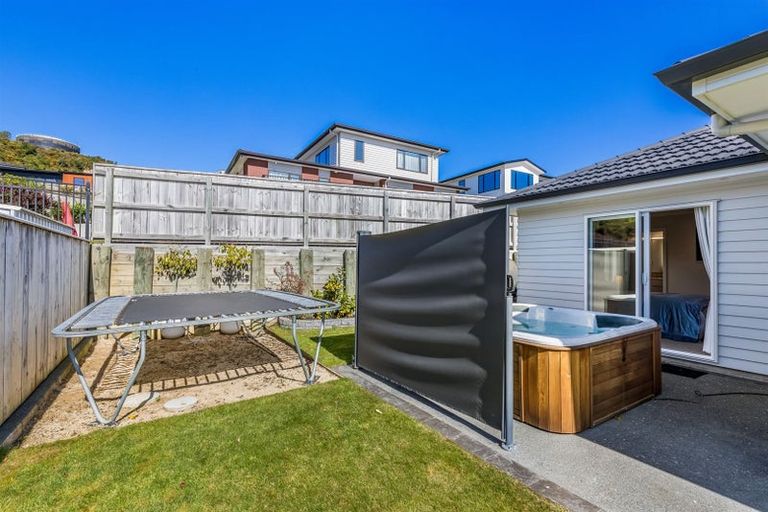 Photo of property in 17 Waitaria Terrace, Aotea, Porirua, 5024
