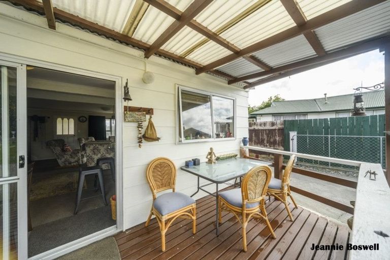 Photo of property in 50 Rhodes Drive, Kelvin Grove, Palmerston North, 4414