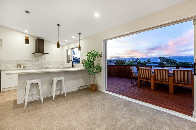 Photo of property in 67 Renown Road, Raumati South, Paraparaumu, 5032