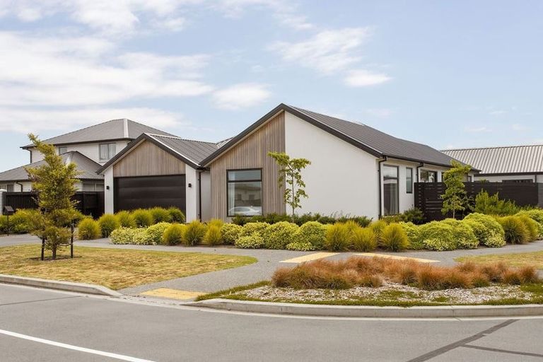 Photo of property in 52 Manakura Street, Russley, Christchurch, 8042