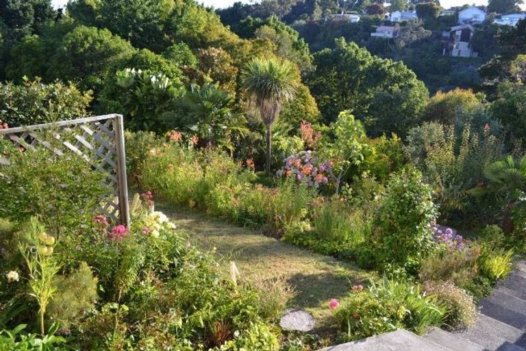 Photo of property in 13 Roslyn Road, Bluff Hill, Napier, 4110