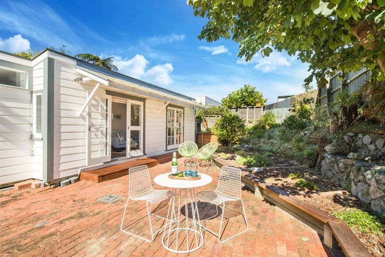Photo of property in 3 Randwick Road, Northland, Wellington, 6012