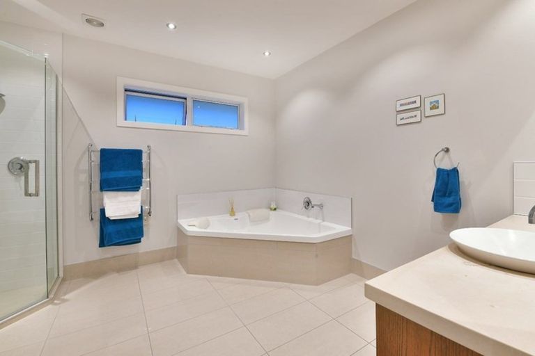Photo of property in 1/56 Woodlands Crescent, Browns Bay, Auckland, 0630