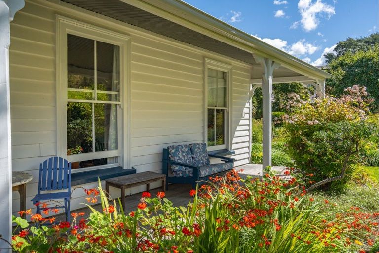 Photo of property in 5849 Christchurch Akaroa Road, Duvauchelle, Akaroa, 7582