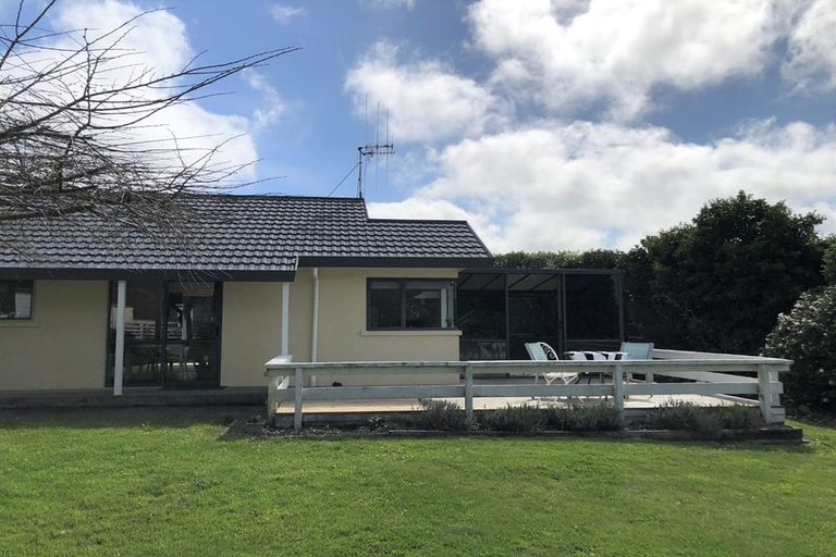 Photo of property in 64 Heatherlea Road West, Levin, 5575