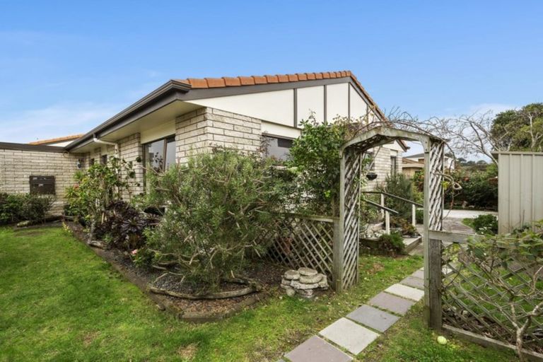 Photo of property in 2a Compton Place, Mount Maunganui, 3116