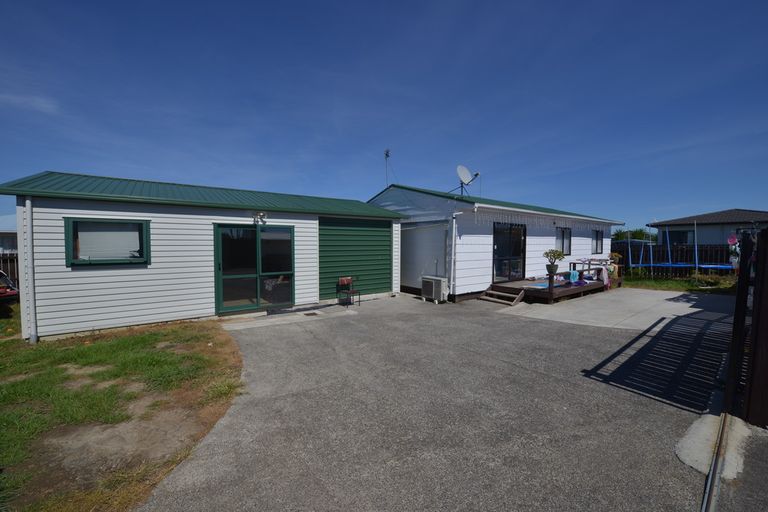 Photo of property in 2/83 Templeton Place, Clendon Park, Auckland, 2103