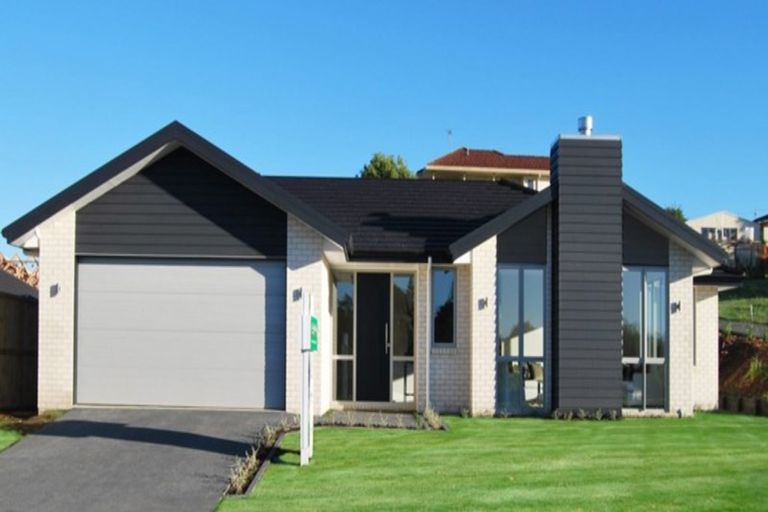 Photo of property in 25 Vogwill Road, Kumeu, 0810