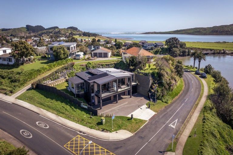 Photo of property in 2a Marine Parade, Raglan, 3225
