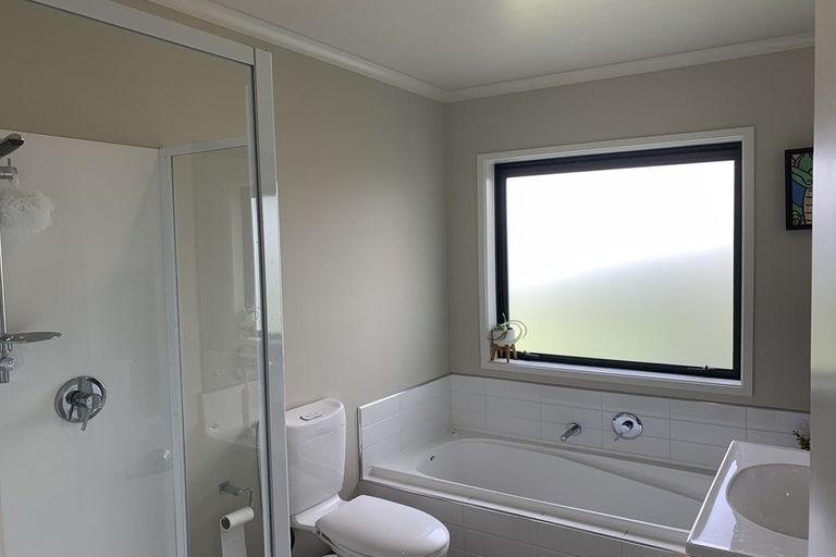 Photo of property in 52 Shillingford Boulevard, Rolleston, 7615