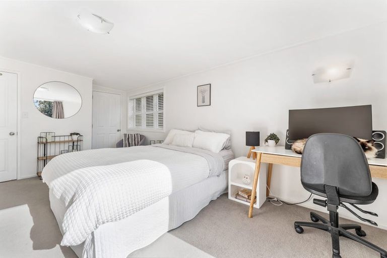 Photo of property in 11b Waiora Road, Stanmore Bay, Whangaparaoa, 0932