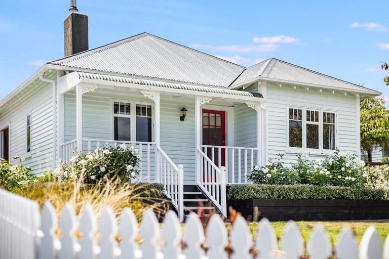 Photo of property in 4b Bay Drive, Titahi Bay, Porirua, 5022