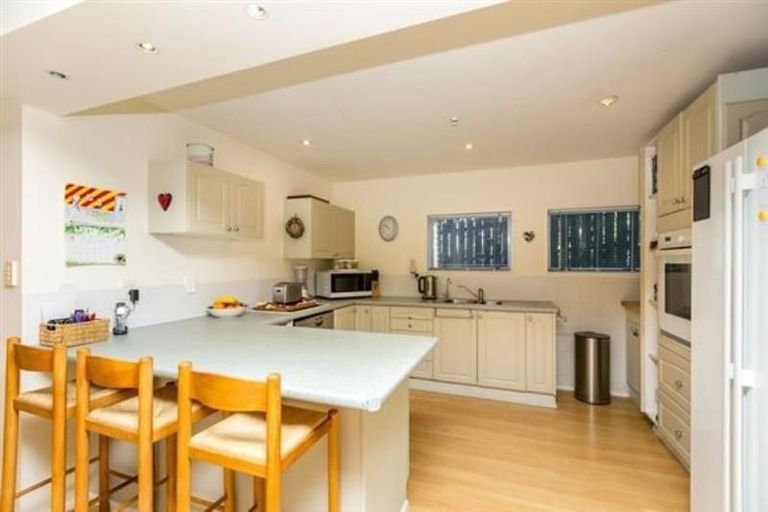 Photo of property in 43 Turakina Street, Merrilands, New Plymouth, 4312