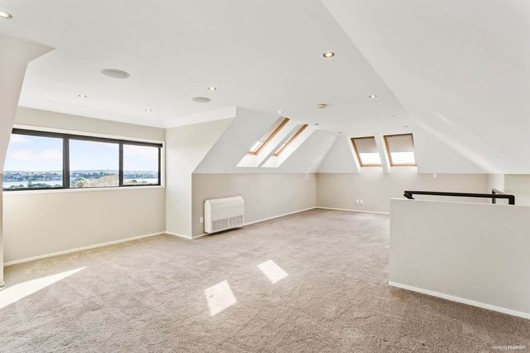 Photo of property in 12 Suzetta Place, Sunnyhills, Auckland, 2010