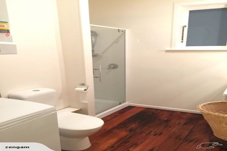 Photo of property in 136 Northland Road, Northland, Wellington, 6012