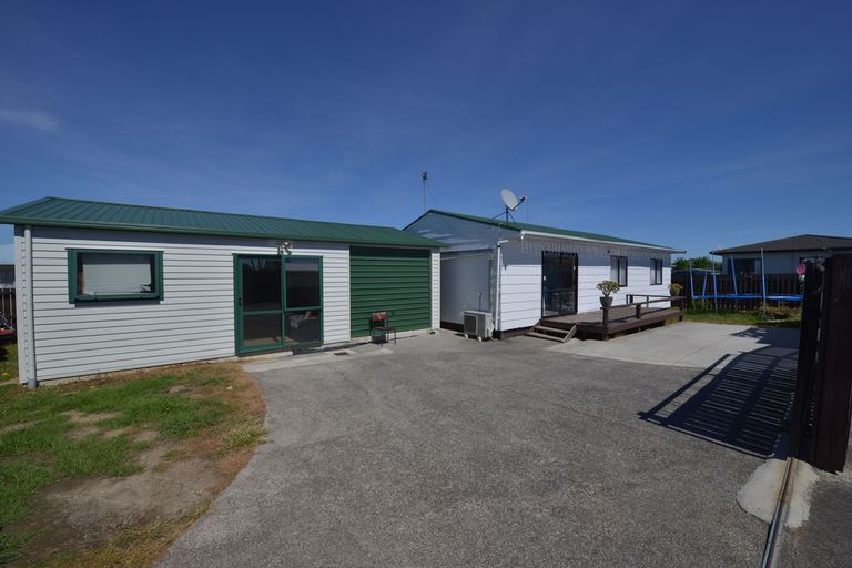 Photo of property in 2/83 Templeton Place, Clendon Park, Auckland, 2103