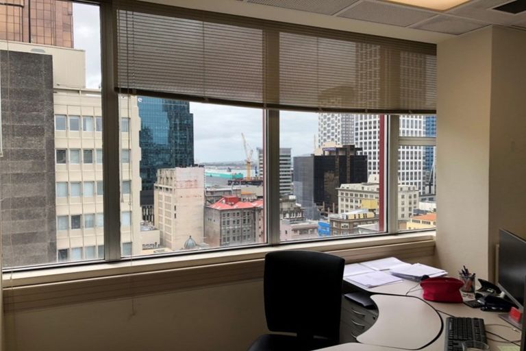 Photo of property in 175 Queen Street, Northcote Point, Auckland, 0627