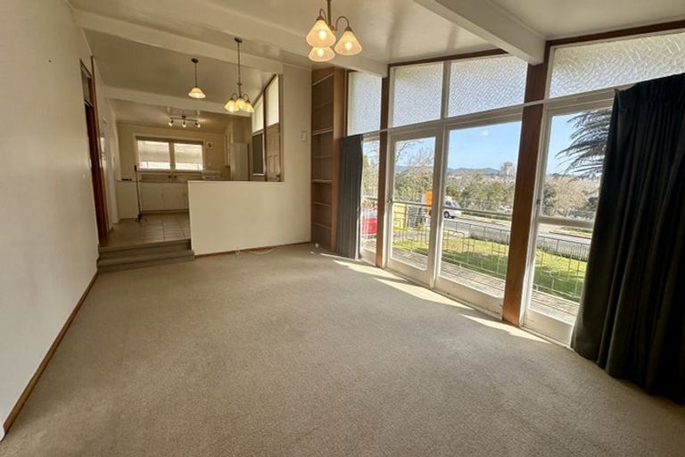 Photo of property in 81 Edmonton Road, Henderson, Auckland, 0612