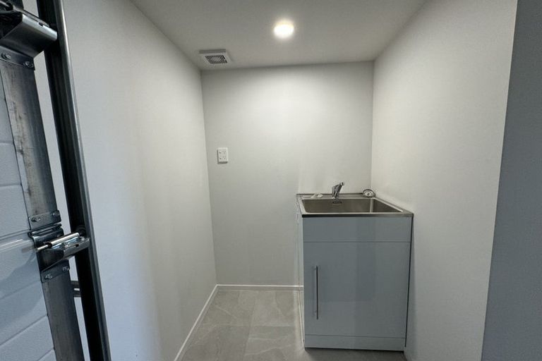 Photo of property in 1/18 Hetherington Road, Ranui, Auckland, 0612