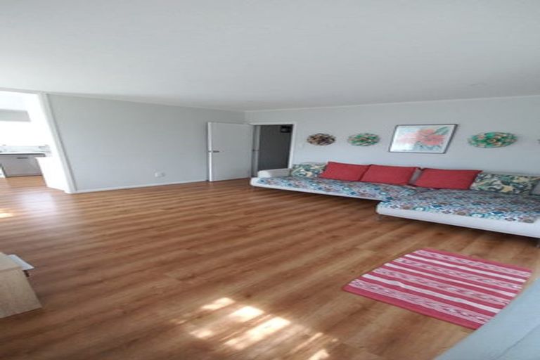 Photo of property in 14 Blenheim Street, Glenfield, Auckland, 0629