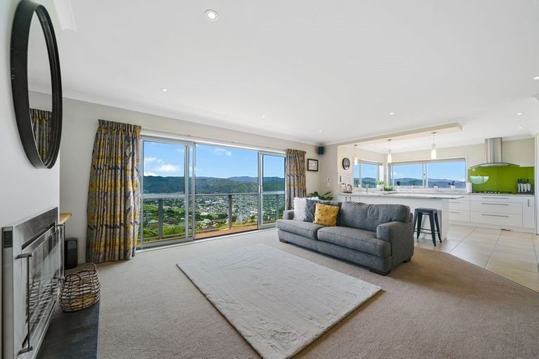 Photo of property in 34 Arahiwi Grove, Tirohanga, Lower Hutt, 5010