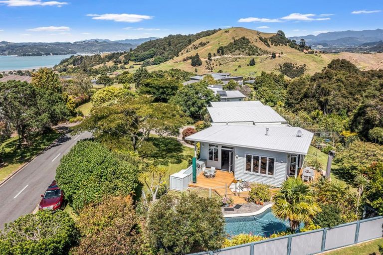 Photo of property in 93 Tarapatiki Drive, Whitianga, 3510