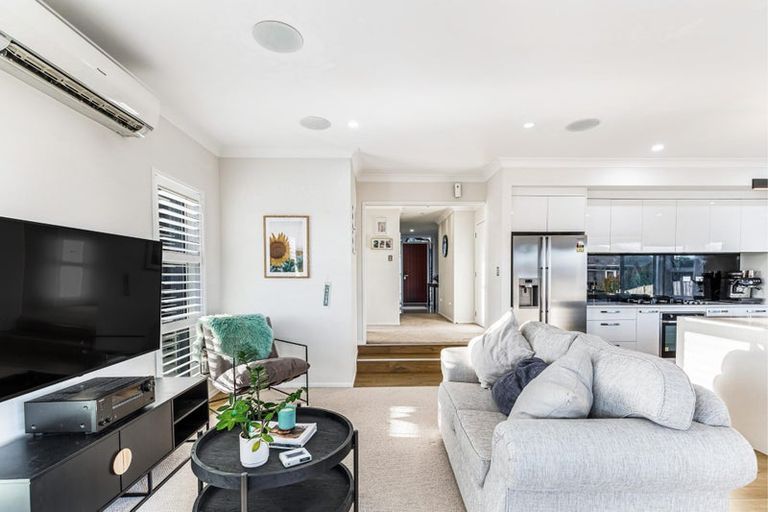 Photo of property in 2 Tauwaka Crescent, Riverhead, 0820