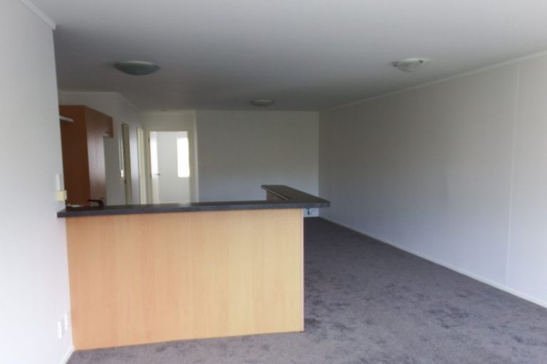 Photo of property in The Haven, 15/120 Beach Haven Road, Beach Haven, Auckland, 0626