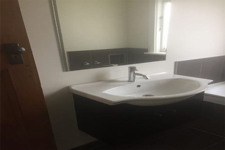 Photo of property in 250 Geraldine Street, Edgeware, Christchurch, 8013