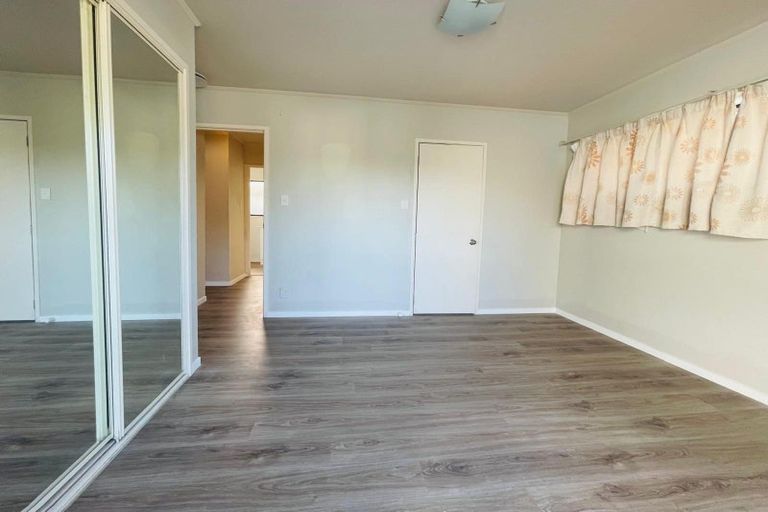 Photo of property in 30 Mannering Place, Hillcrest, Auckland, 0627