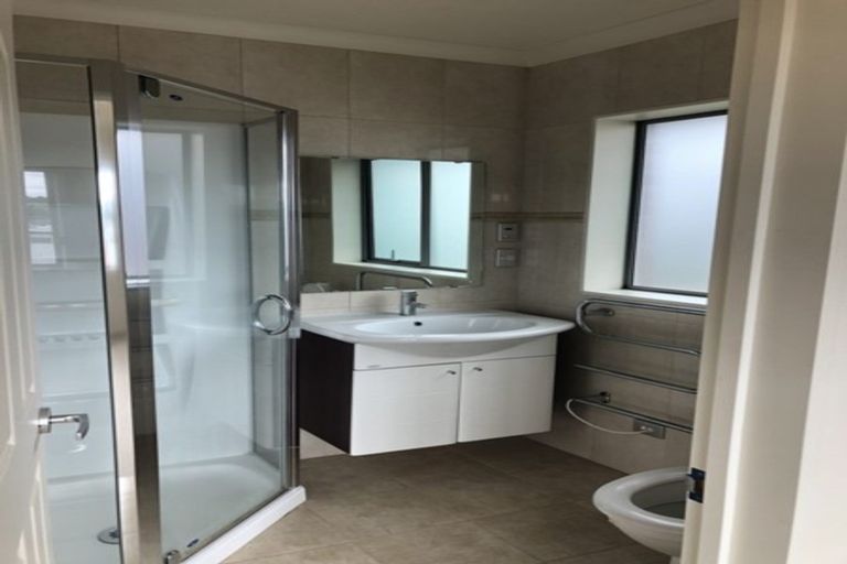 Photo of property in 61 Medallion Drive, Oteha, Auckland, 0632