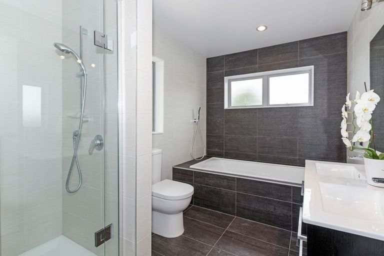 Photo of property in 36a Kervil Avenue, Te Atatu Peninsula, Auckland, 0610