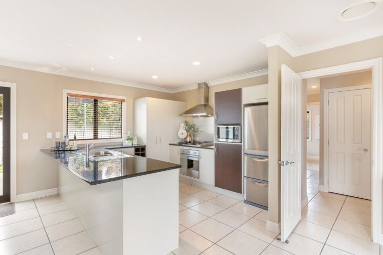 Photo of property in 11 Dunvegan Rise, East Tamaki Heights, Auckland, 2016
