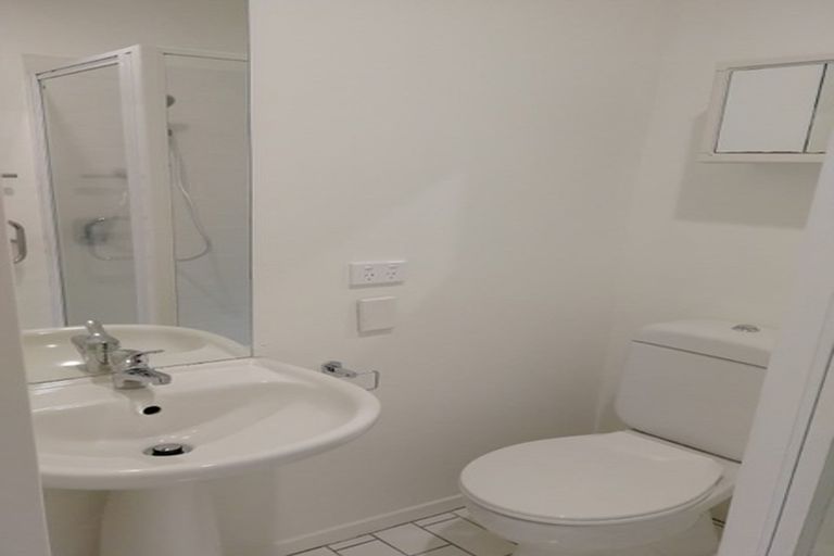 Photo of property in 1 Buncrana Place, Rosehill, Papakura, 2113